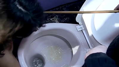 Миний гоёмсог хувийн секс боол Мелани Мемфис. Тэр бол миний хамгийн дуртай боол, тэр гэнэн, залуухан харагддаг, шулуун гэдсээр бэлгийн хавьталд ордог, дүрд тоглодог, би түүнийг хүссэн үедээ ашиглаж болно. 1-р хэсэг.